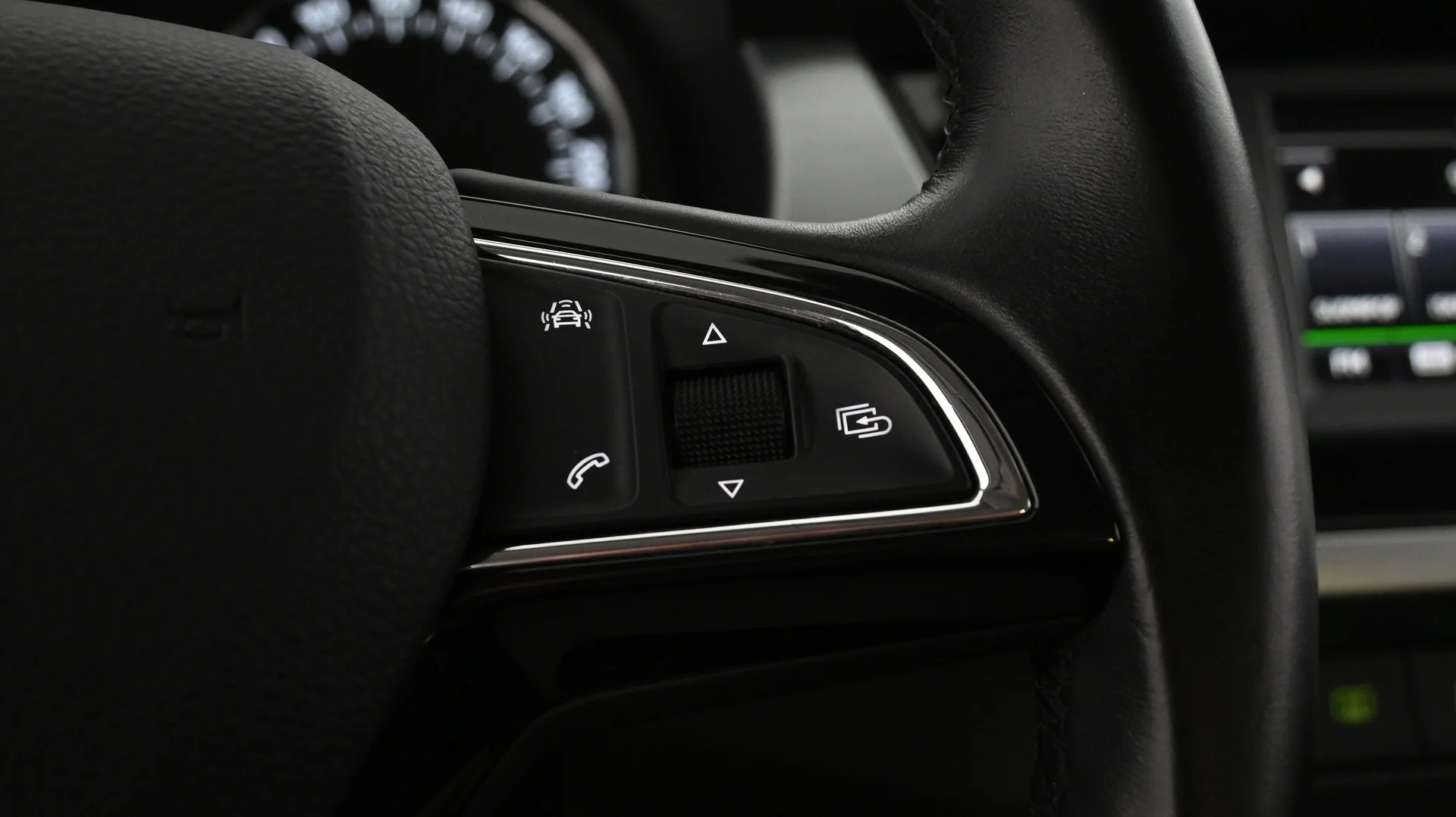 Car Image - 3t0vU4M1kBhniKABHfkFoh