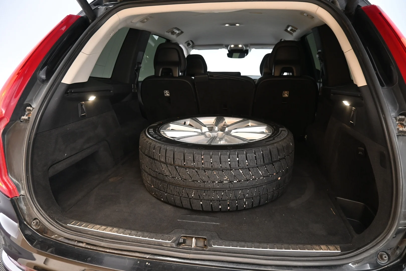 Car Image - u2XPAizXwWhnufjW9THcP