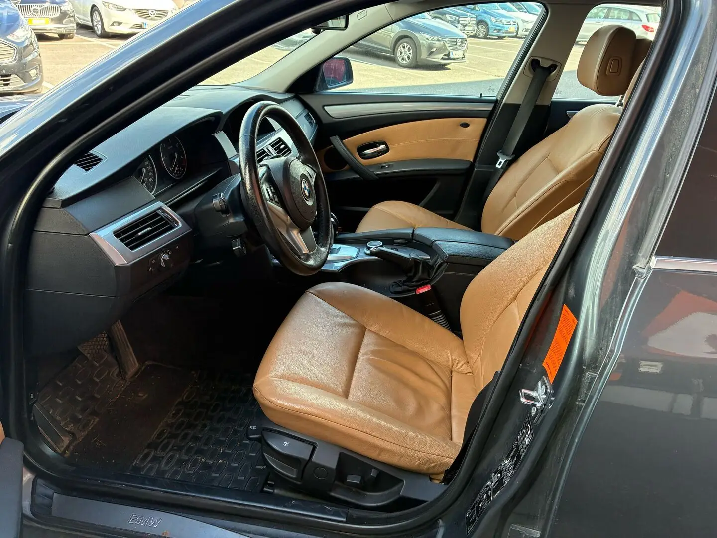 Car Image - 8kTN42r3JTpYHMjQ8x1bT