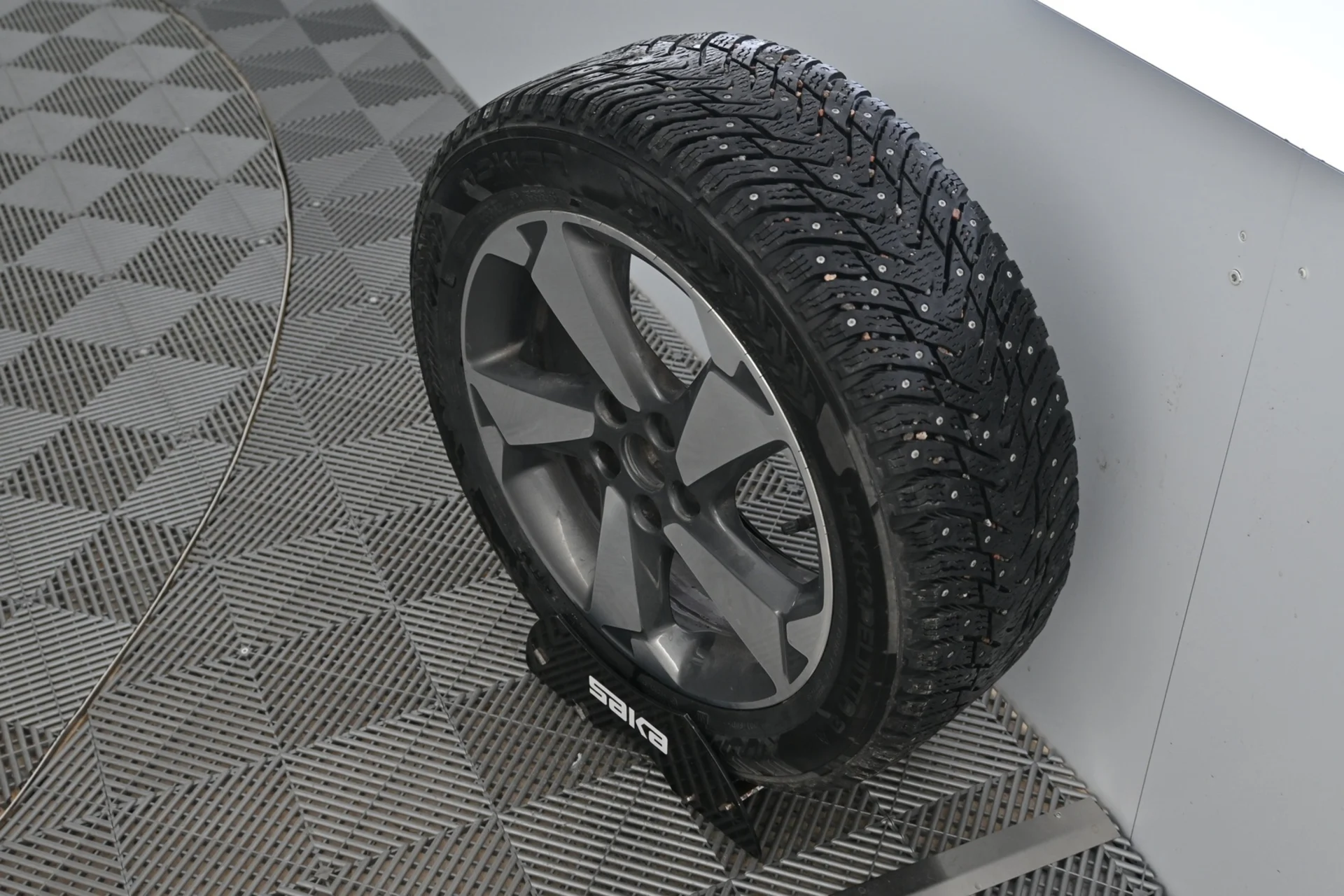 Car Image - 2uCyBP40zFVRmwRu57pvpq