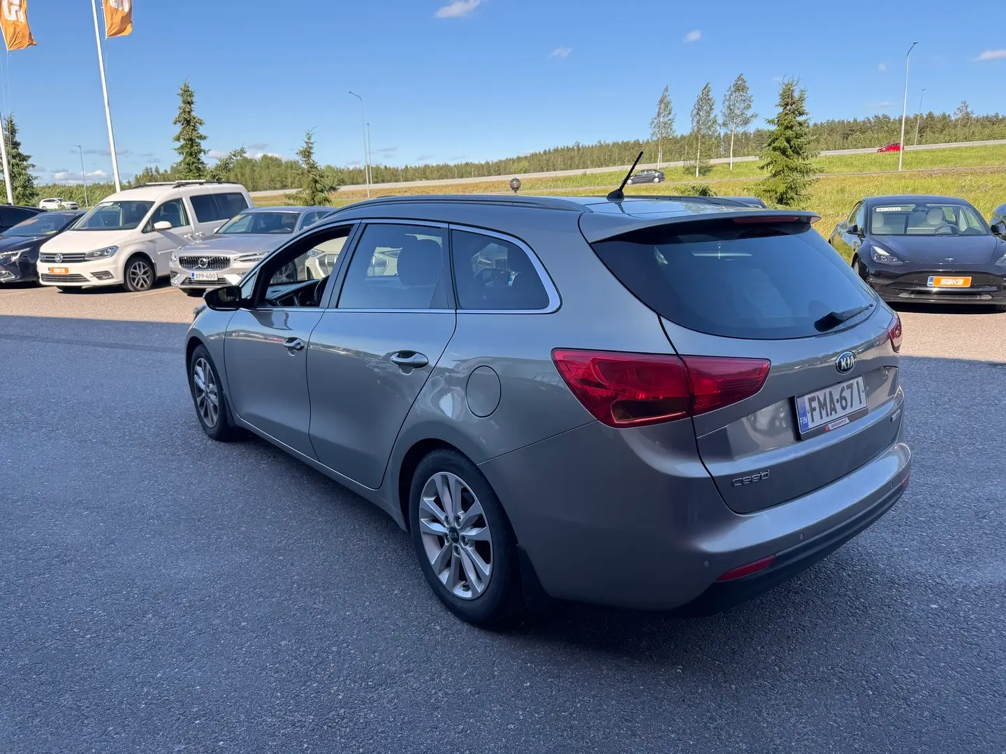 Car Image - AwDhMlsdk9SFzBPn3dLPM