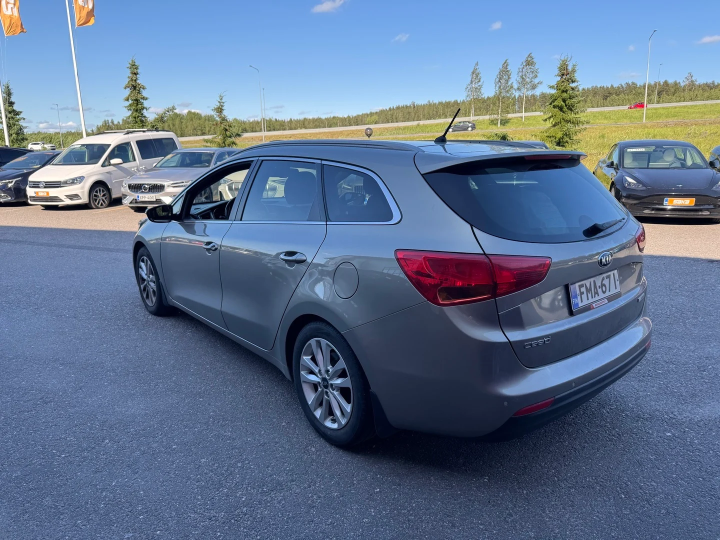 Car Image - AwDhMlsdk9SFzBPn3dLPM