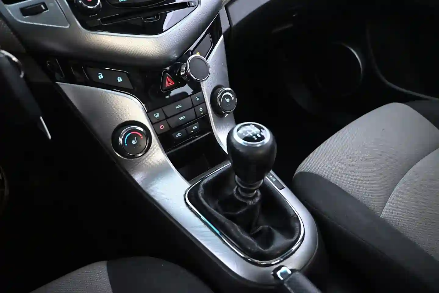 Car Image - 3k28J2OsPhugaIrLWHSPil