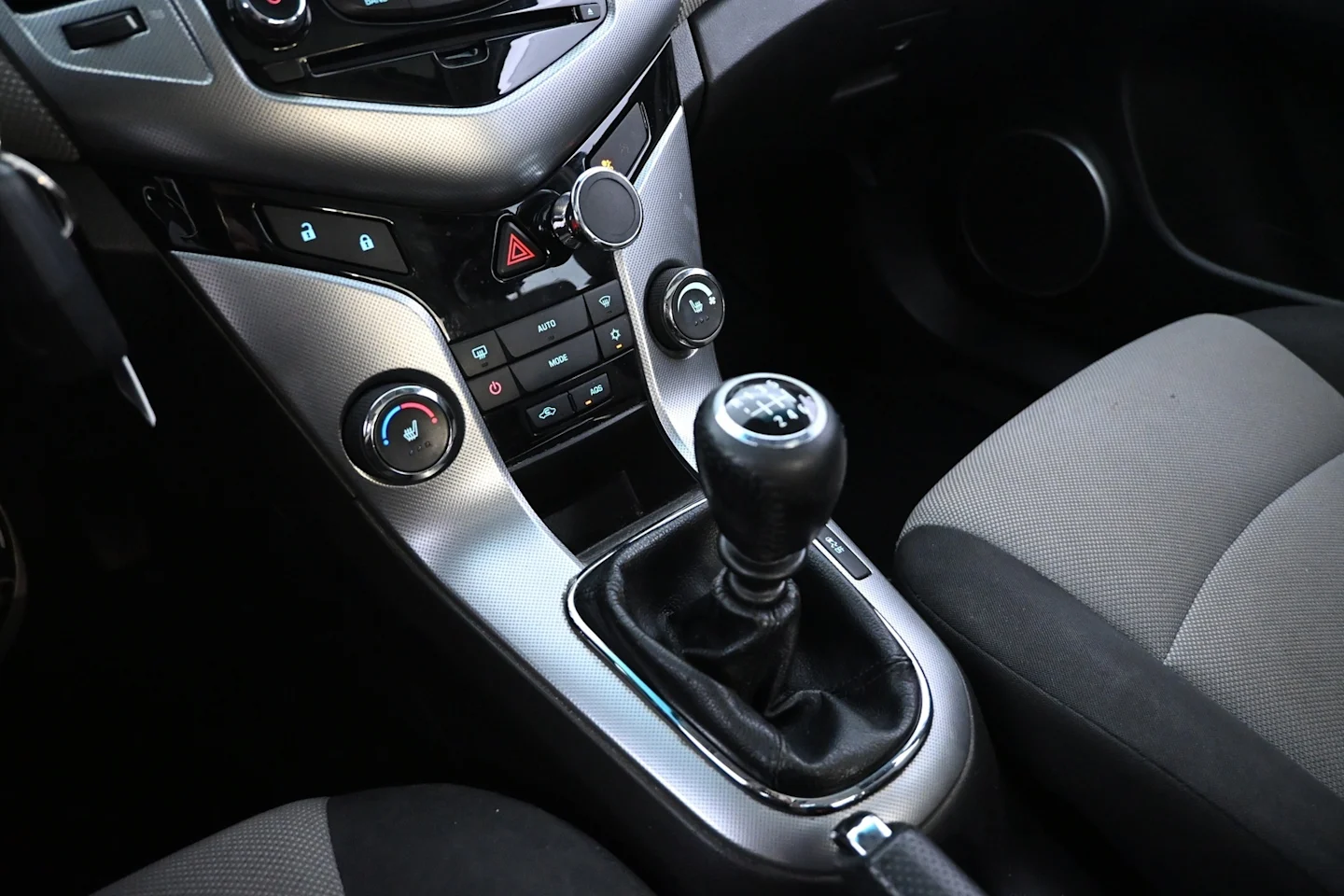 Car Image - 3k28J2OsPhugaIrLWHSPil