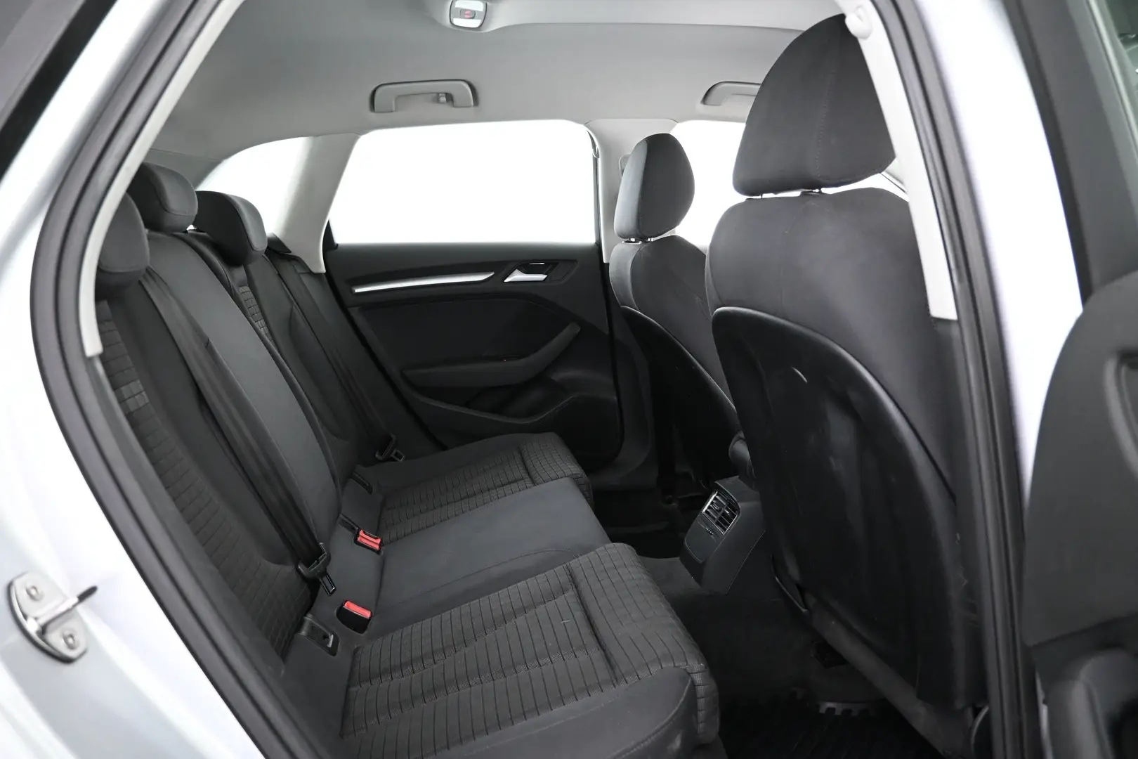 Car Image - 4U4EQKwDX3VPUfxxL0tqkM