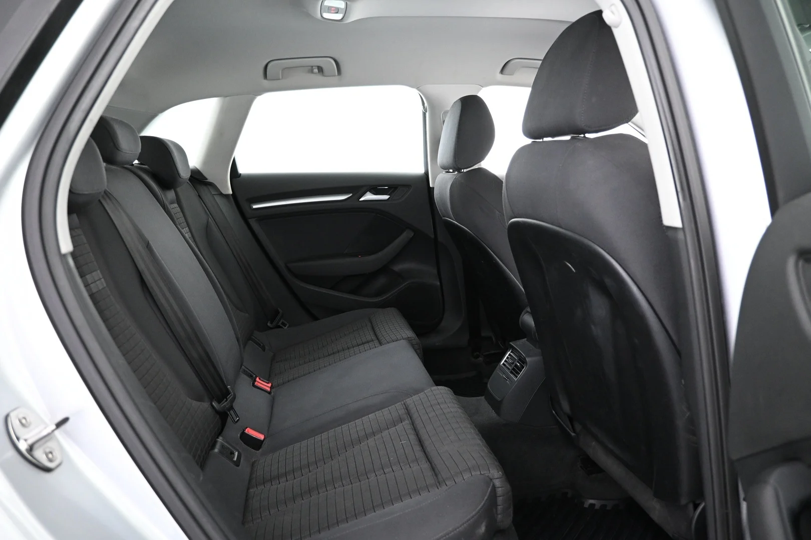 Car Image - 4U4EQKwDX3VPUfxxL0tqkM