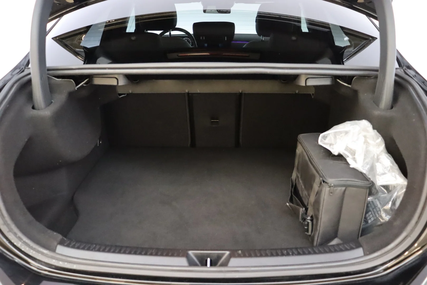 Car Image - 2w3aaUUpwwbrUfxaOp8Ati
