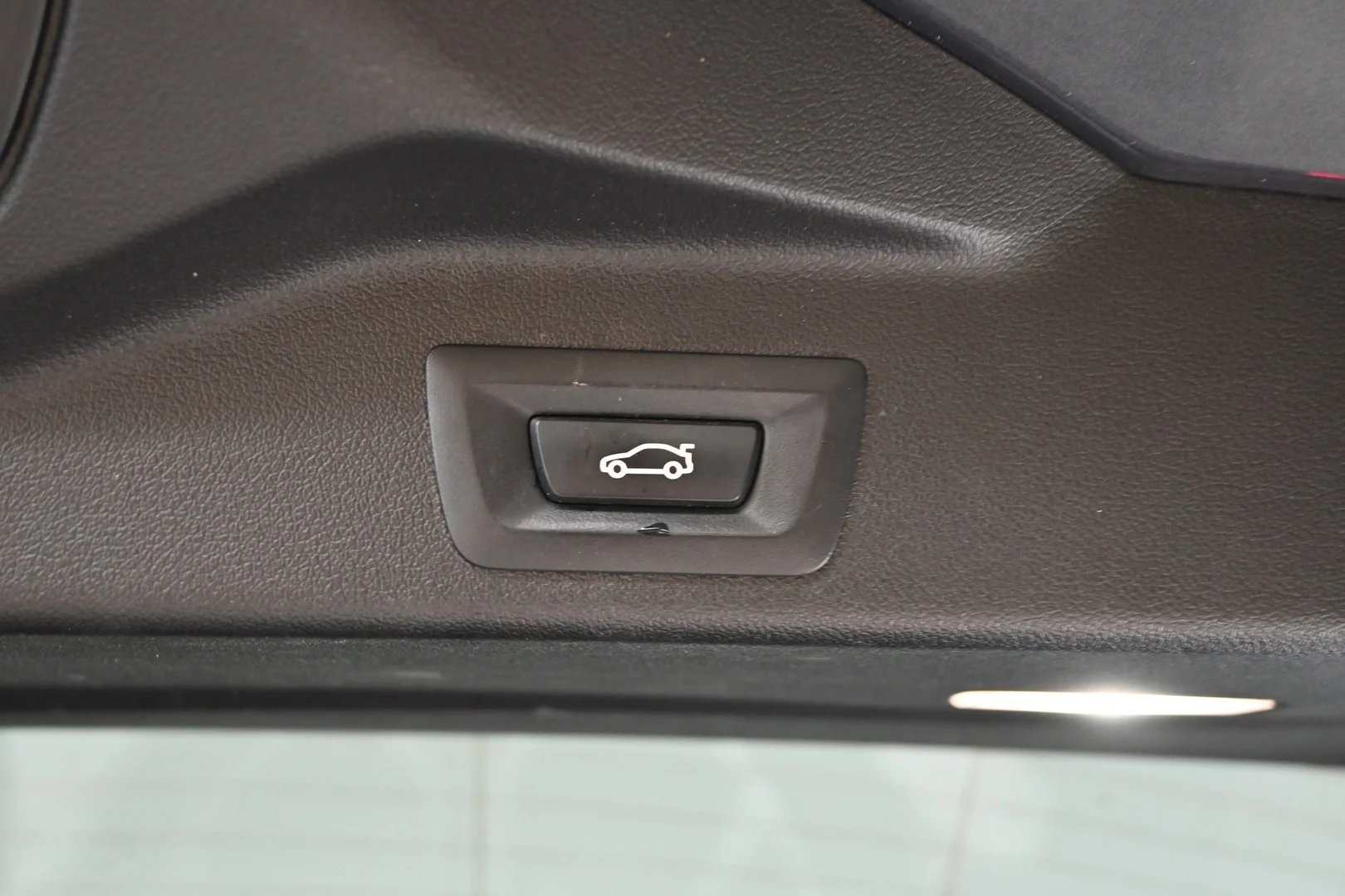 Car Image - 76UbUM1XRUpHpgvPEerWON