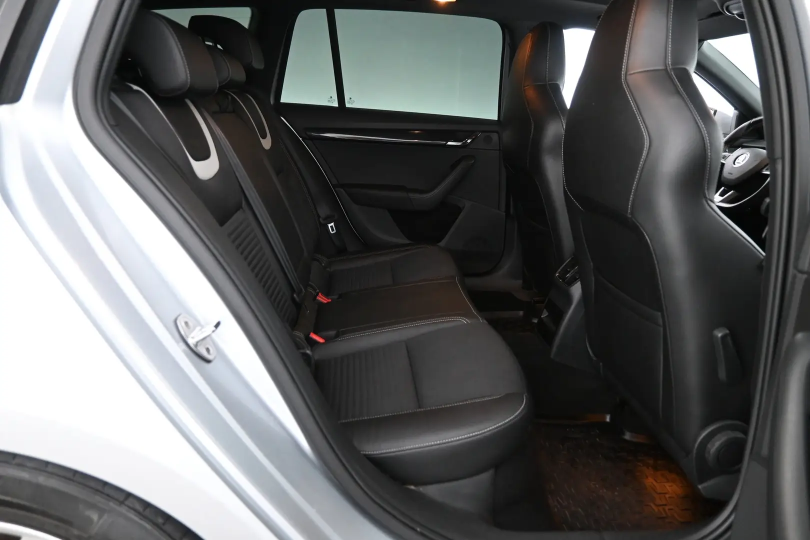 Car Image - 1iMGiOi64IOoItFpOdFaXy