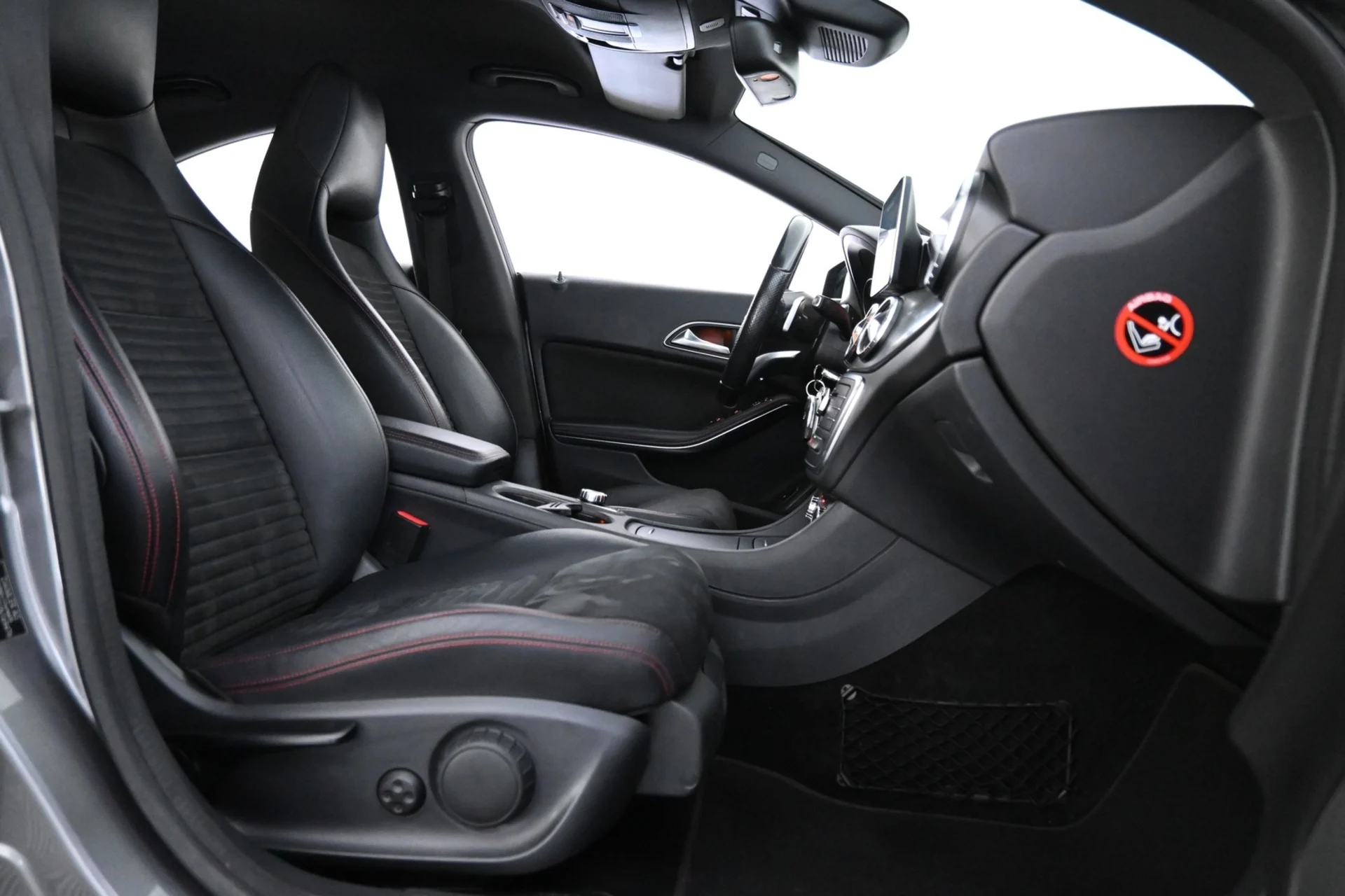 Car Image - 7JLQMCgYcIGWedfLsZyRlS