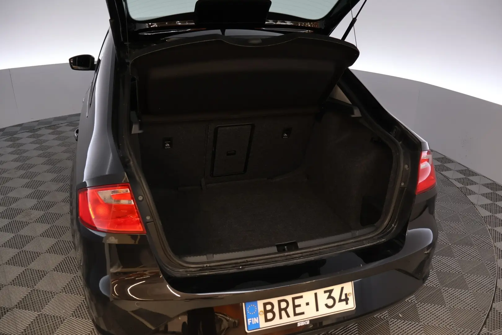 Car Image - 14LJBjdppavA5XptYf4ZUi