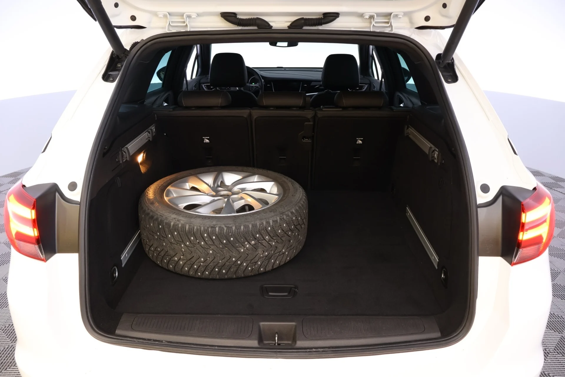 Car Image - 6hvtFrNhQKJZwq1AxhuVnD