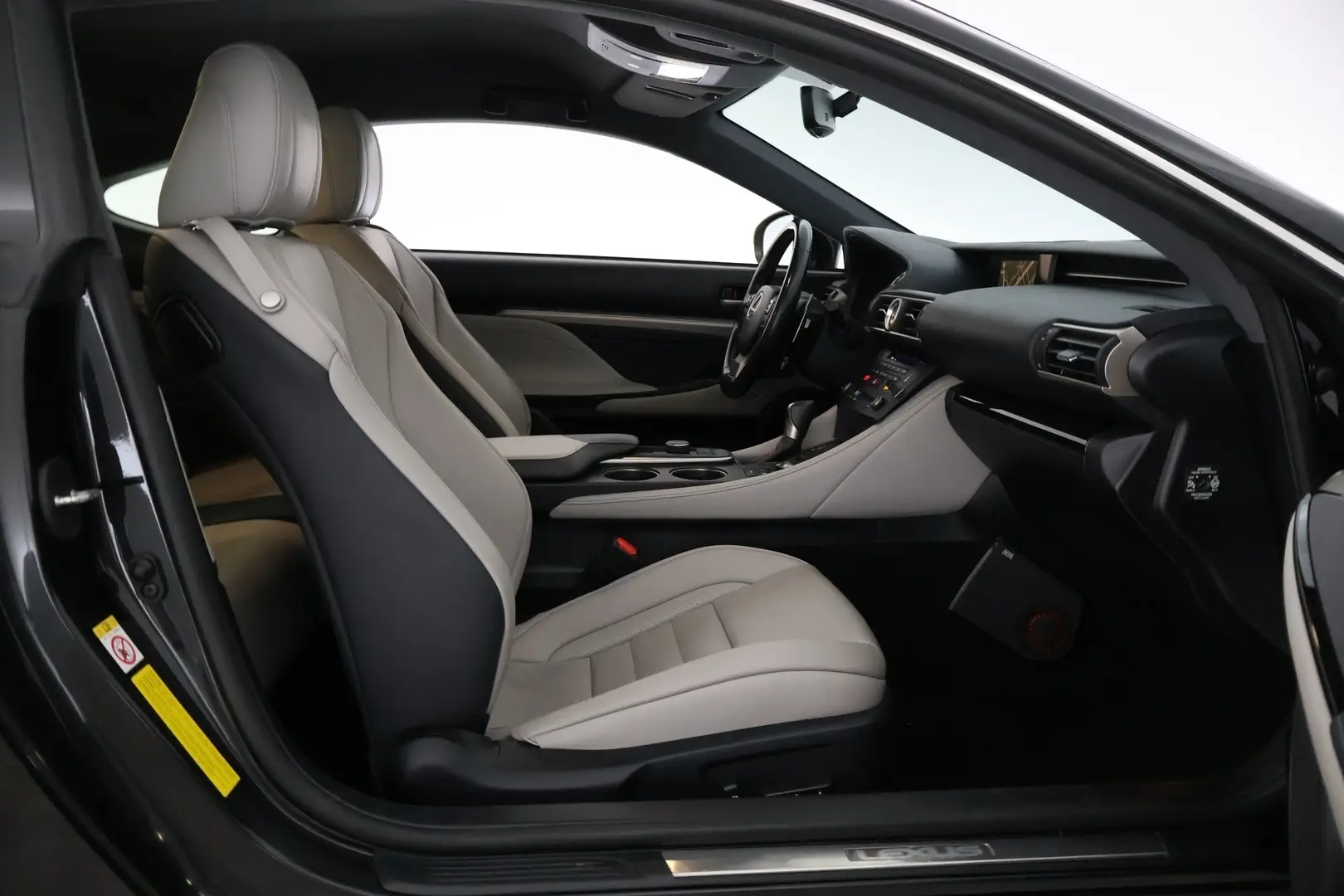 Car Image - 3djBWSpEVwTixKvz6j4dFS