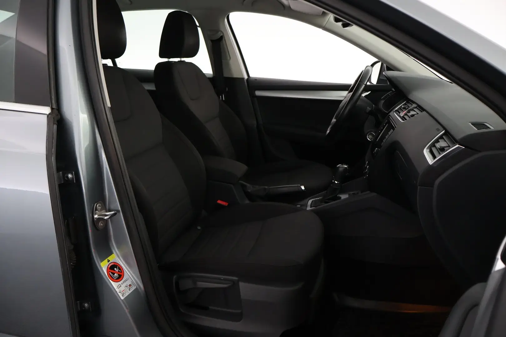 Car Image - 2KReNB5nDt2A1FEq3k46p3