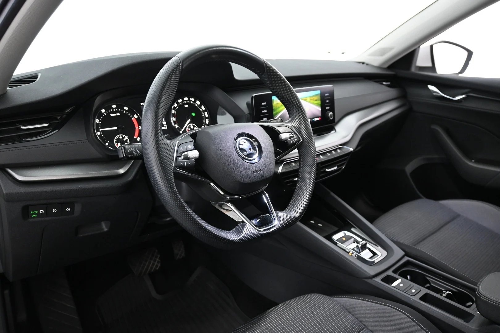 Car Image - 1eOOdzwGRjC92iiBFiKfd4