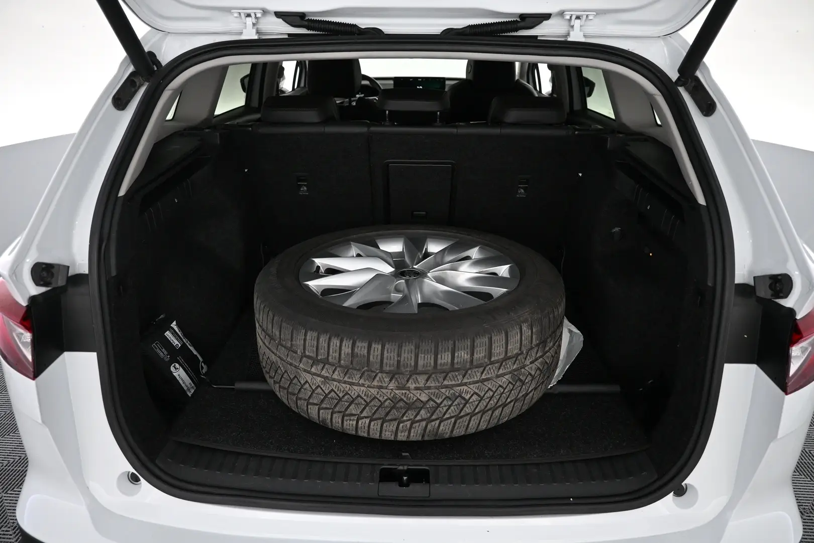 Car Image - 6dHLJeN1n6ITr0J9lPxU5K