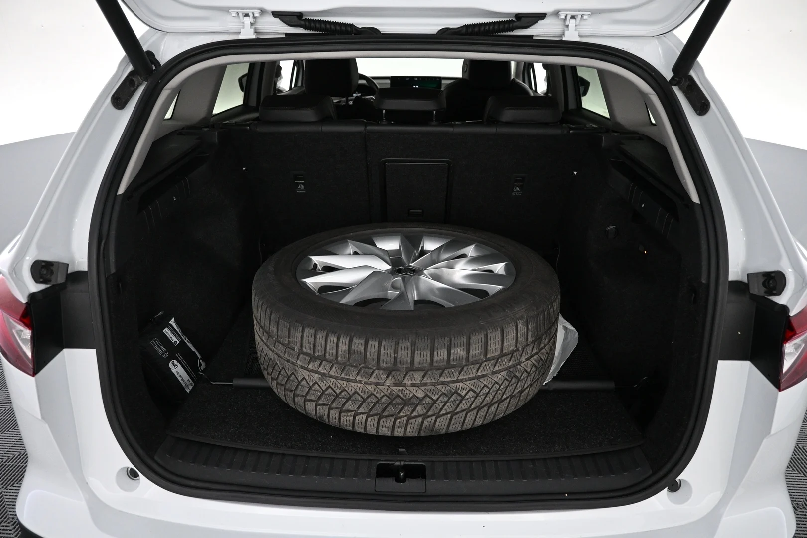 Car Image - 6dHLJeN1n6ITr0J9lPxU5K