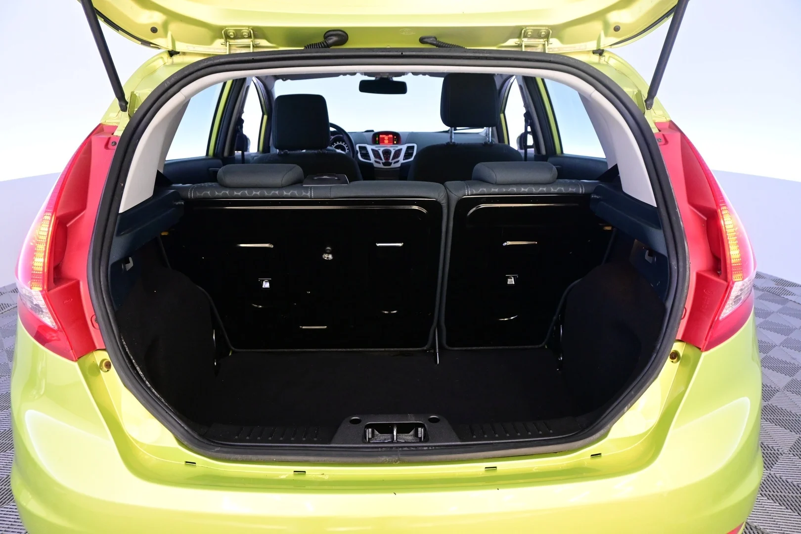 Car Image - 79Ezo0RwwGk69SOwyM8vBW