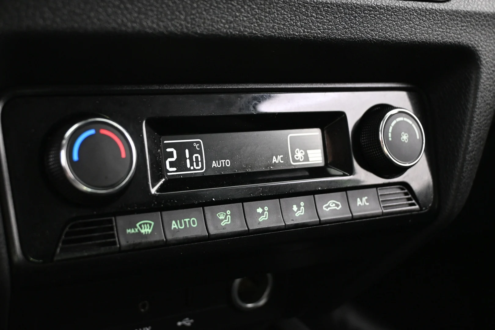 Car Image - 6lhMznVs6TXX85L2XpKu4Q
