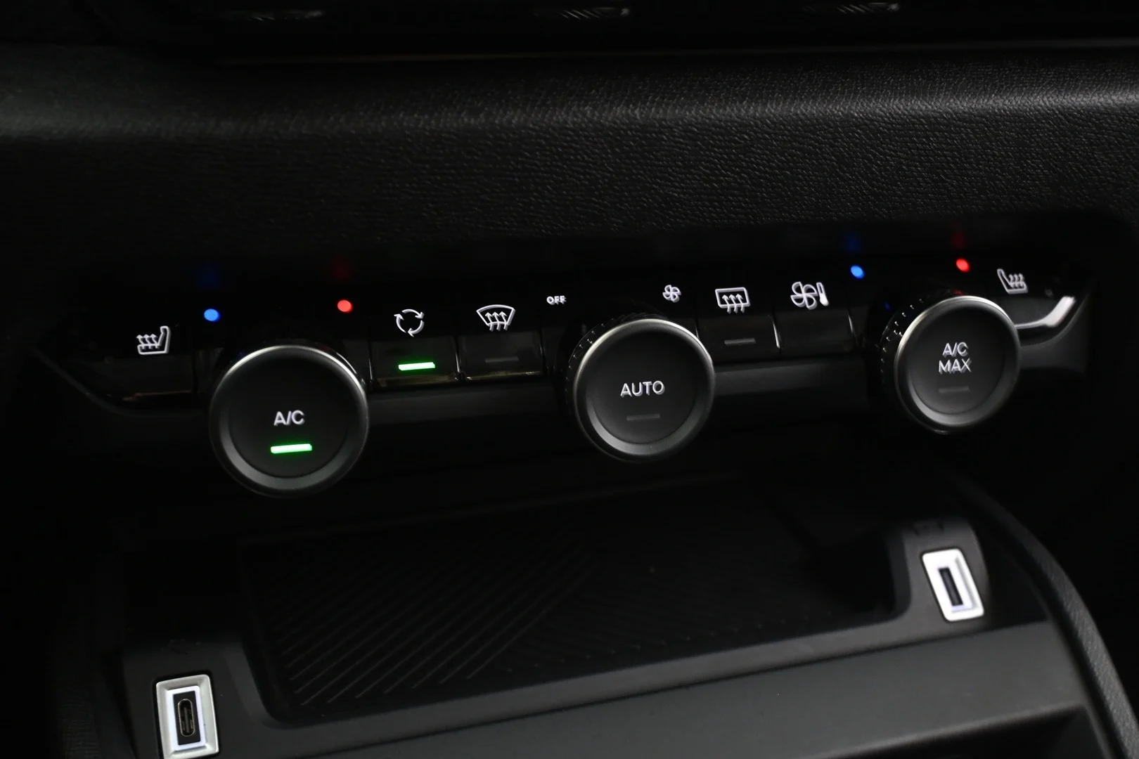 Car Image - aeY7CbHuvW5eIdAoPk4wr