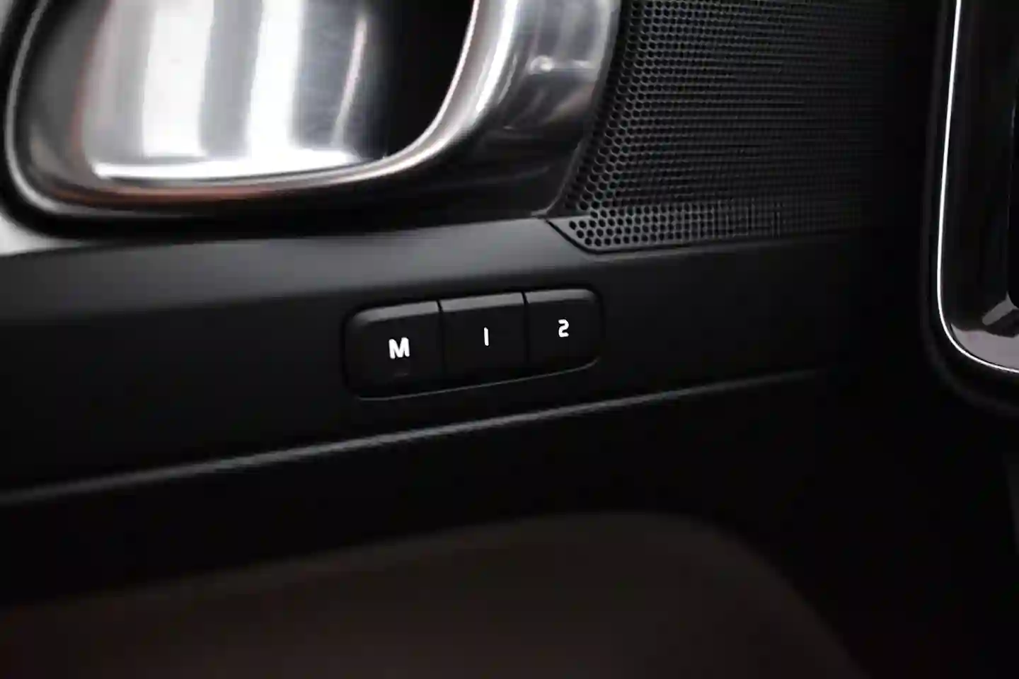 Car Image - 2QYuHWR5ifdTucruvestxd