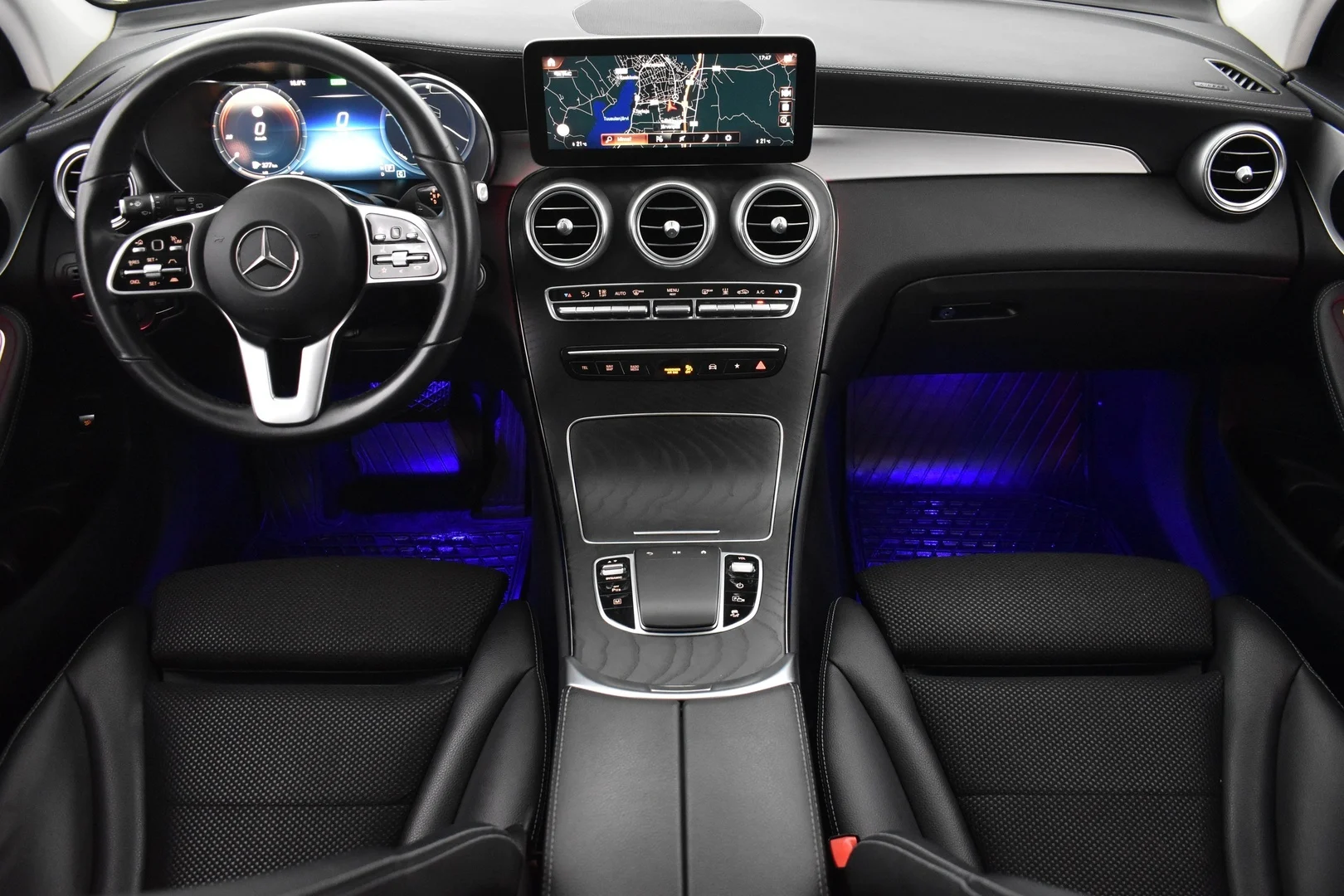 Car Image - Yl7aSWTRHJaisY7GTPGI1