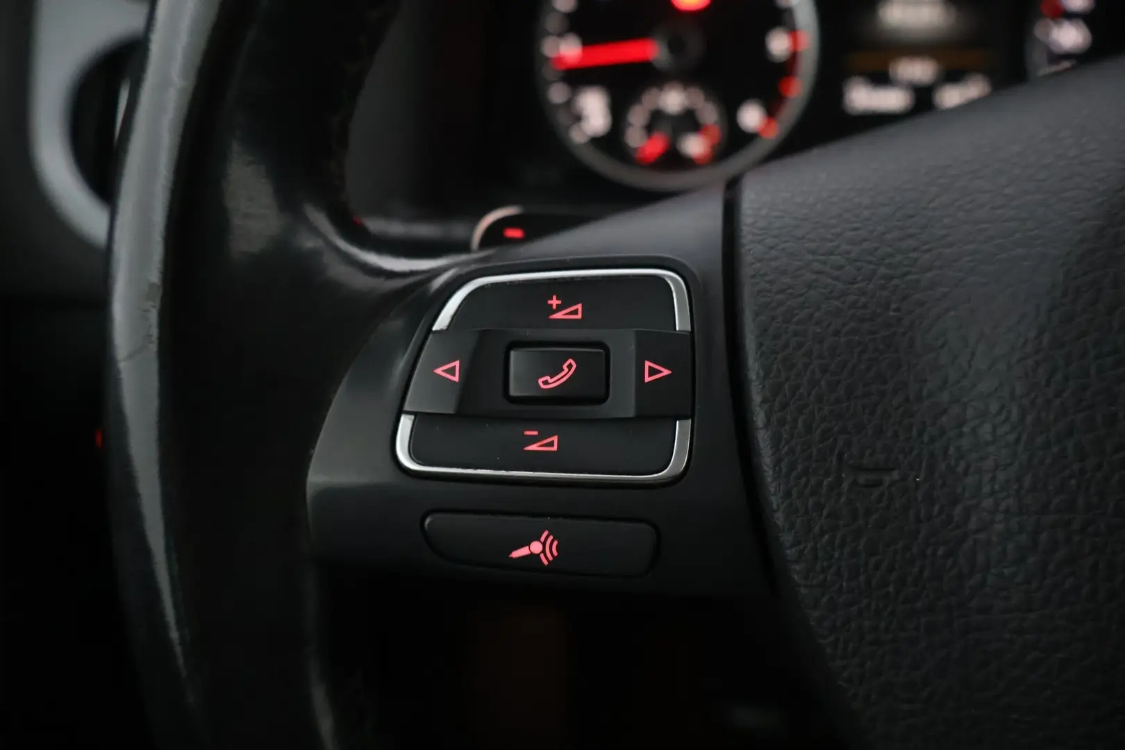 Car Image - 6Dc3yXpnKiczRelKrzDsdI