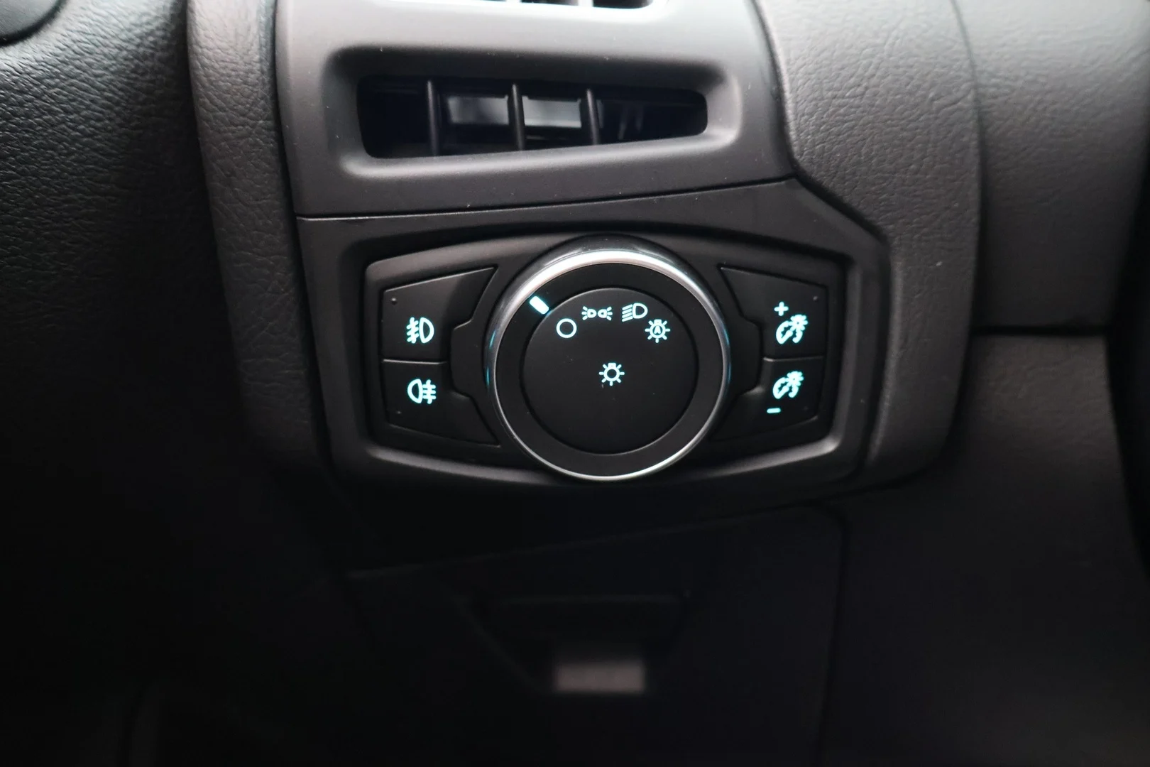 Car Image - 11R27Zr1l7OBbxO5PedxDG