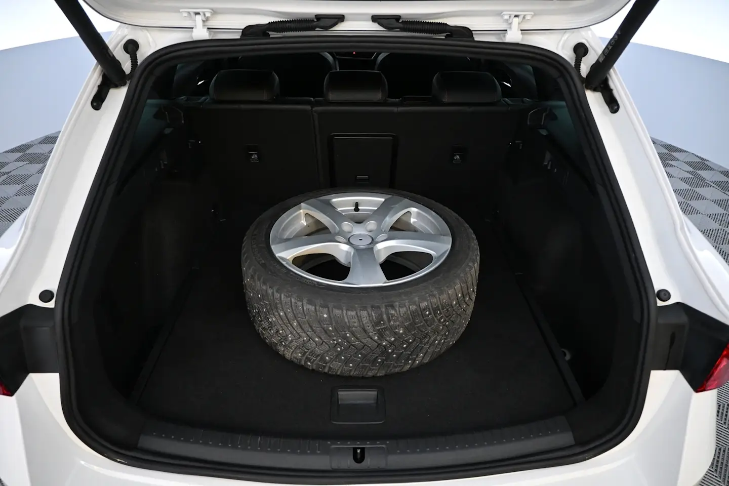 Car Image - 4TeqI5VuARYixxyo4q6mTP