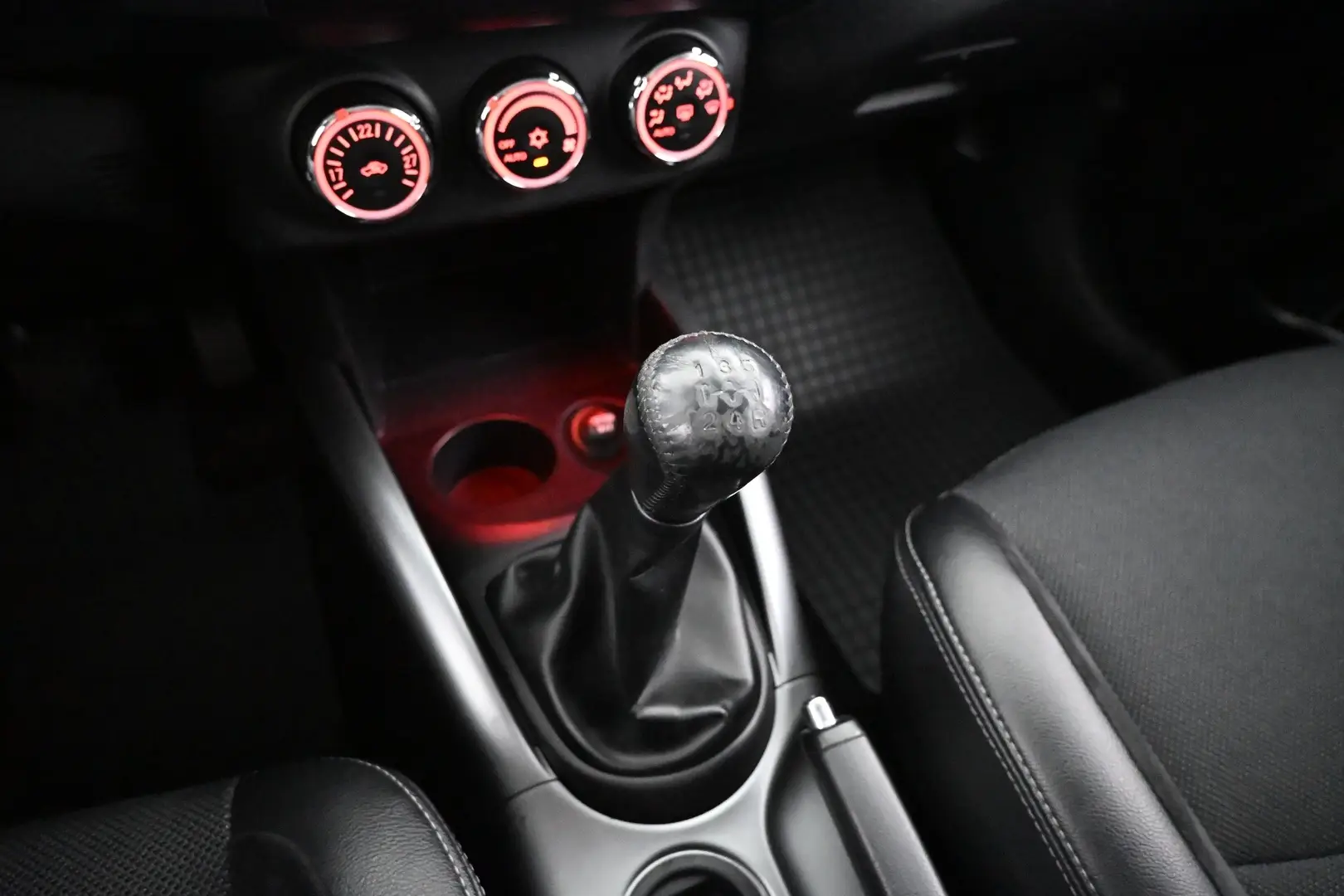 Car Image - 6SB4z3mt2Fi9vzv4GzrEbW