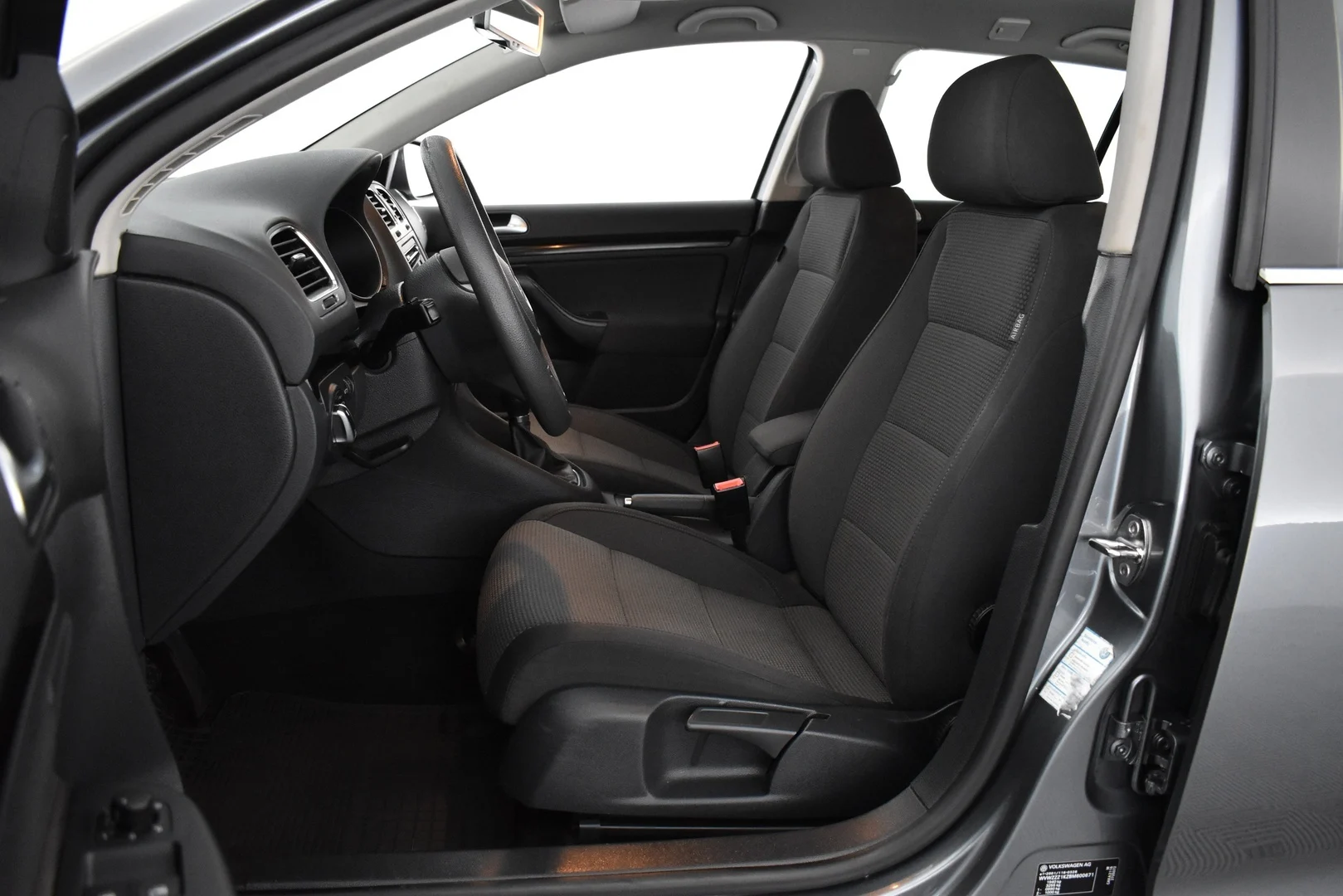 Car Image - 1ABy5eIMUFbiKV30ewBr7k