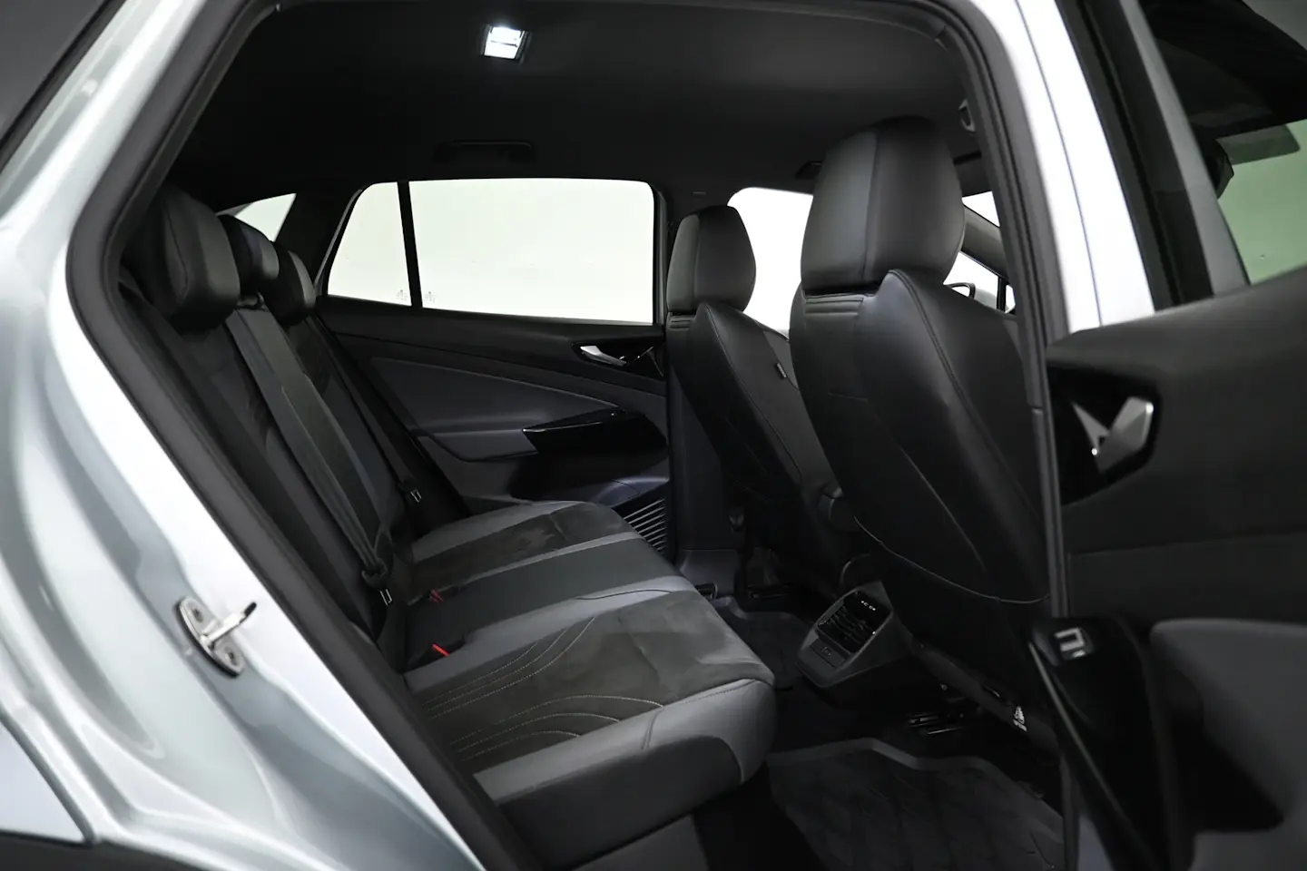 Car Image - 30y0a2HsrN4WIHlJV4KIVa