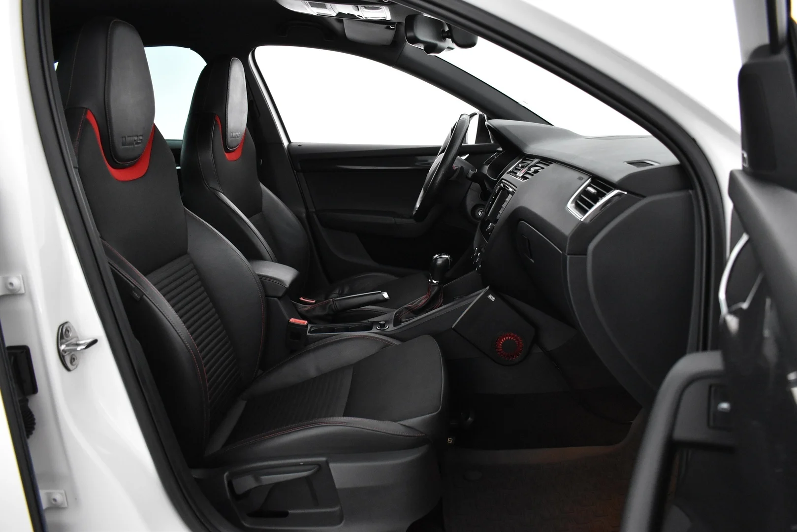 Car Image - 4llHYZdm17tVFqPMesOGnv