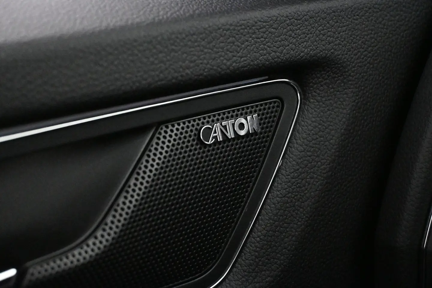 Car Image - 4LuozmvvtmWl5uv7Nd94Iz