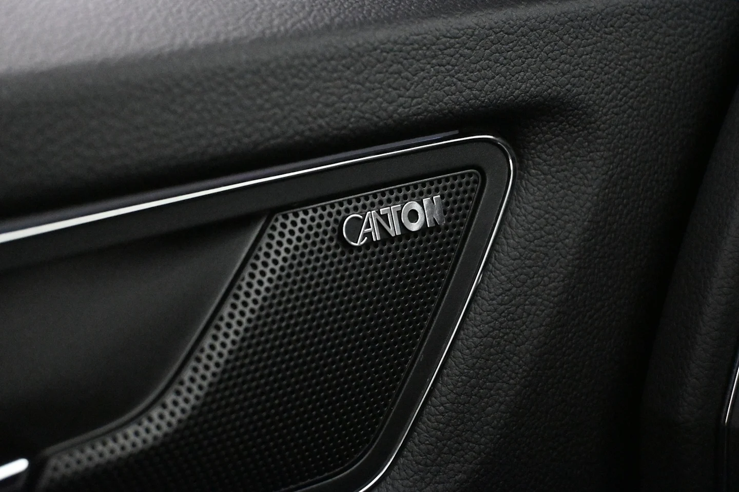 Car Image - 4LuozmvvtmWl5uv7Nd94Iz