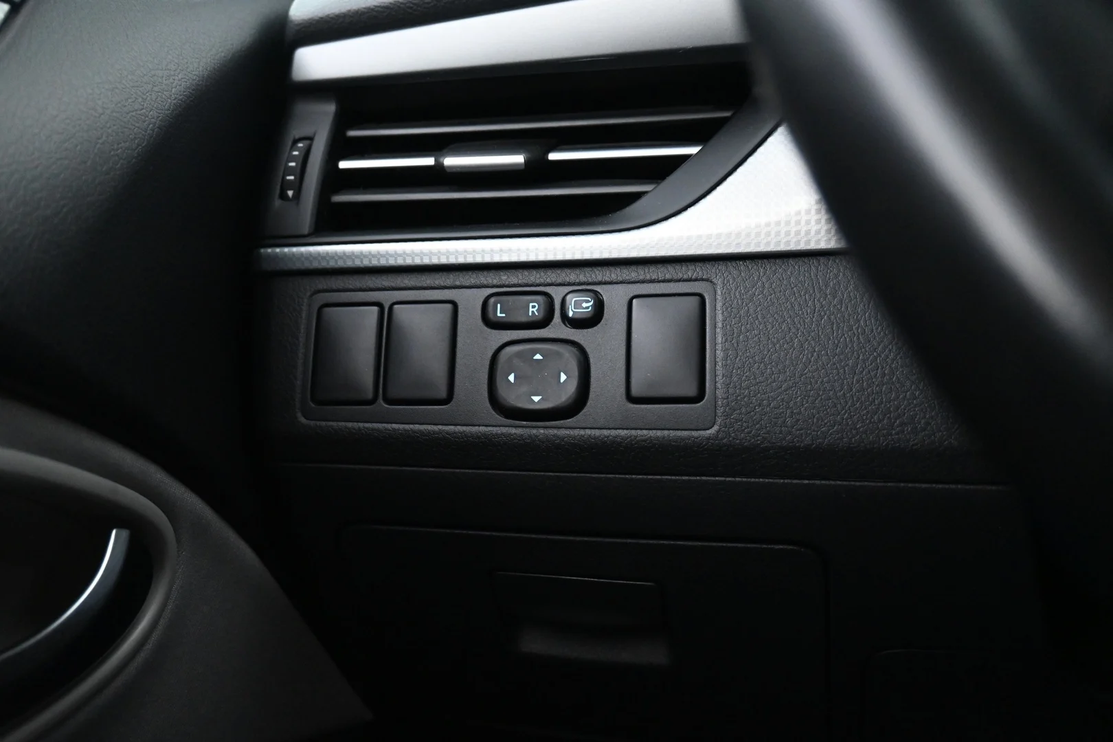 Car Image - 7lLarOU7lfWnGhADxIdasq