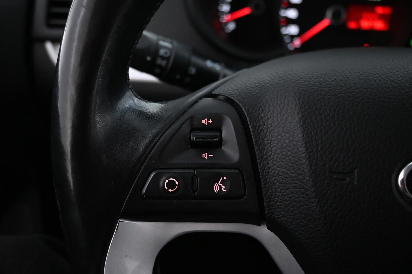 Car Image - 3SBWGIomatyZlpPiFDhFnL