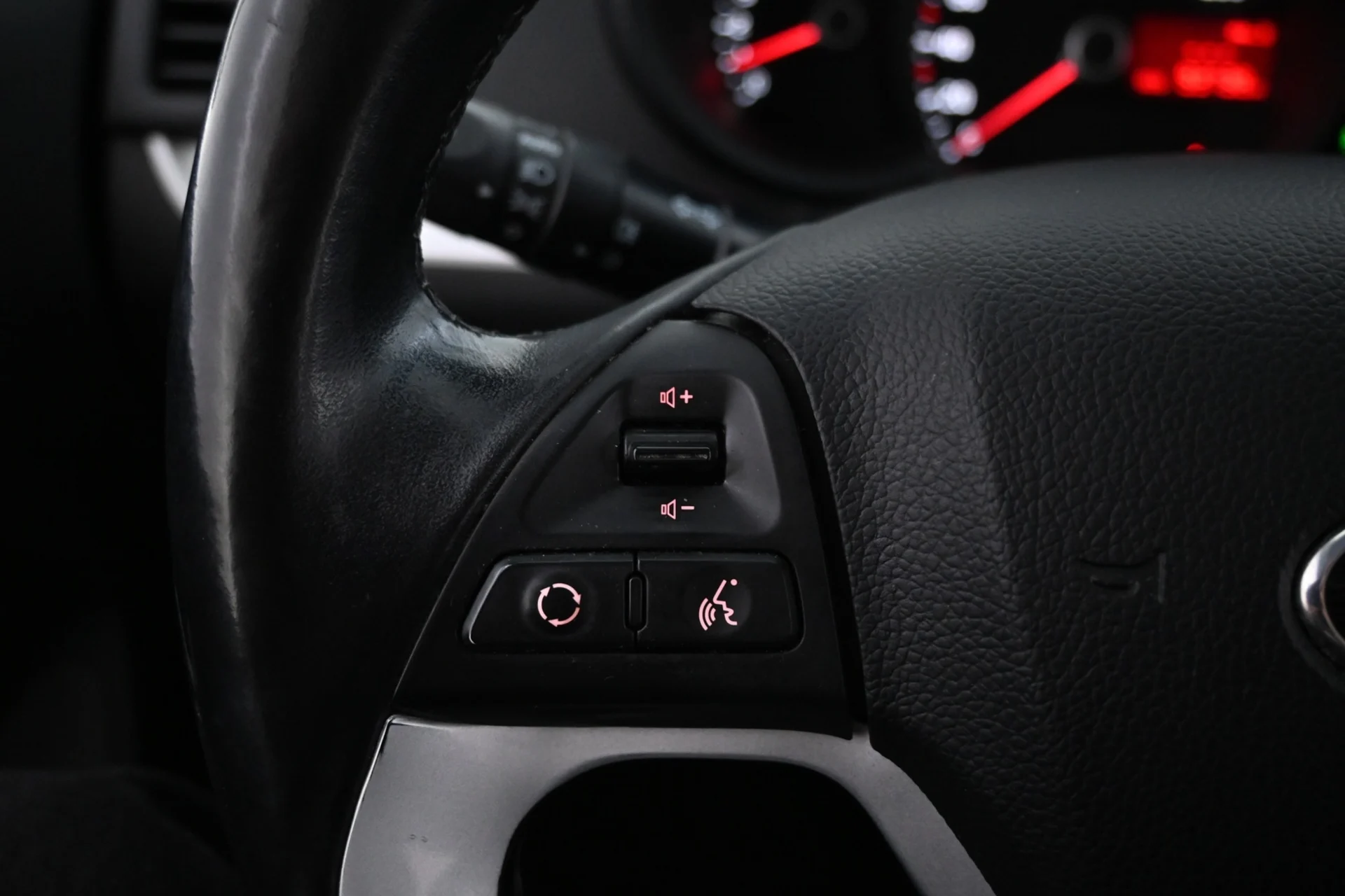 Car Image - 3SBWGIomatyZlpPiFDhFnL