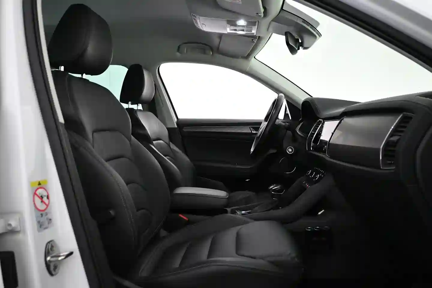 Car Image - 4LuozmvvtmWl5uv7Nd94Iz