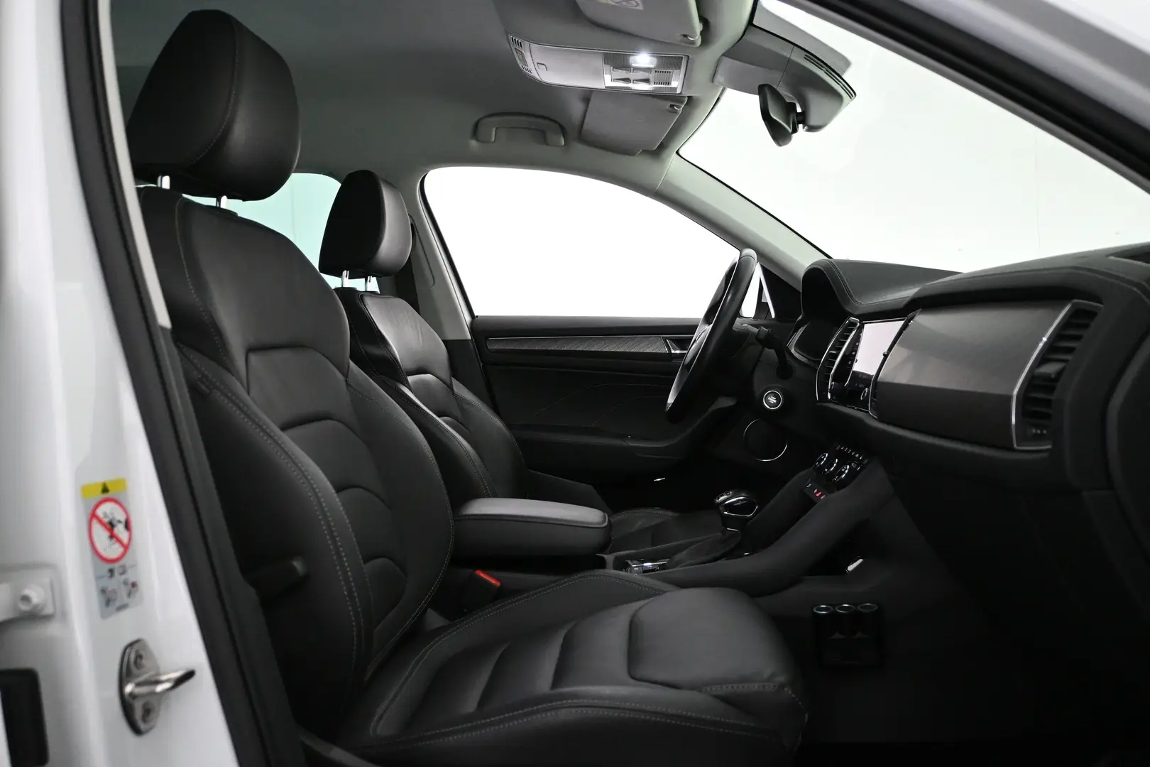 Car Image - 4LuozmvvtmWl5uv7Nd94Iz