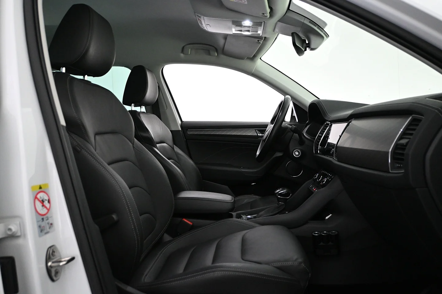 Car Image - 4LuozmvvtmWl5uv7Nd94Iz