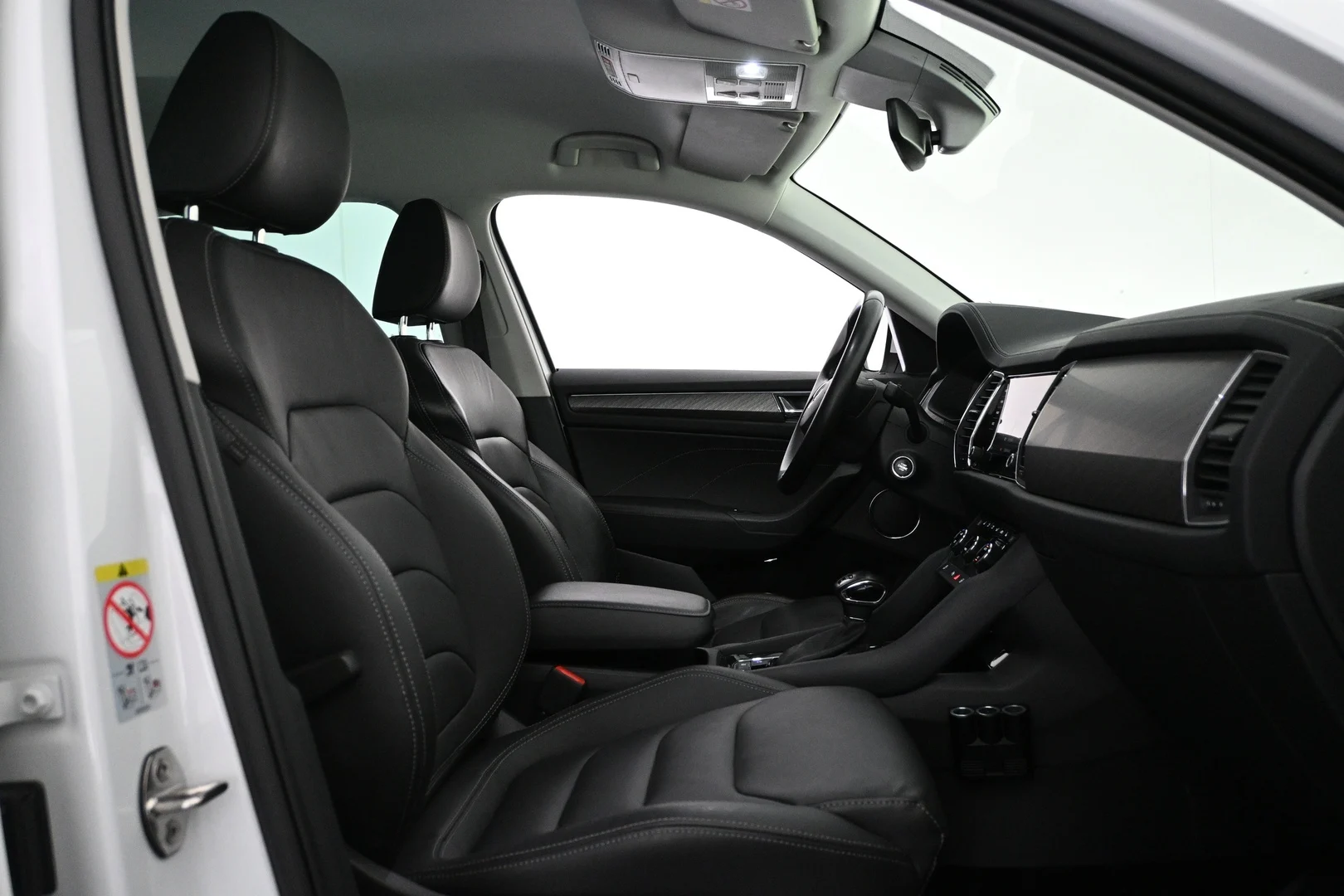 Car Image - 4LuozmvvtmWl5uv7Nd94Iz