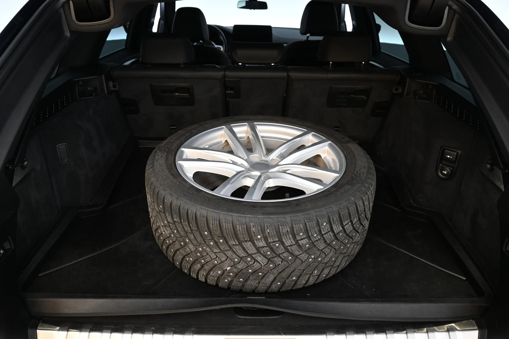 Car Image - 4R2RXDS2Mmg2A449CJR5v2