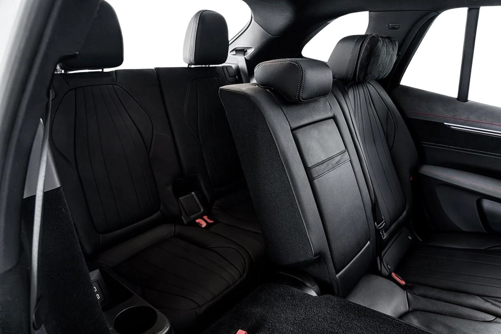 Car Image - LaMzhbgeoQWiXuBElljDU