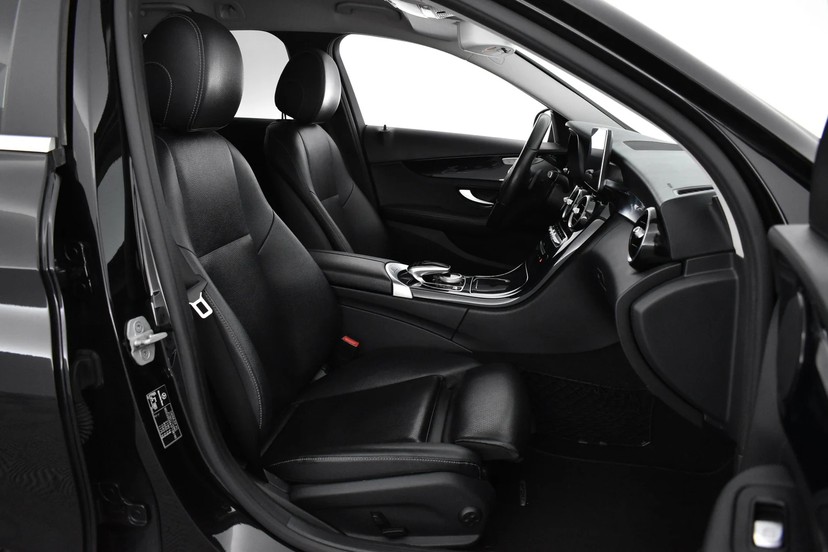 Car Image - ifeLo4KNeiWyfaKPE7Fpo