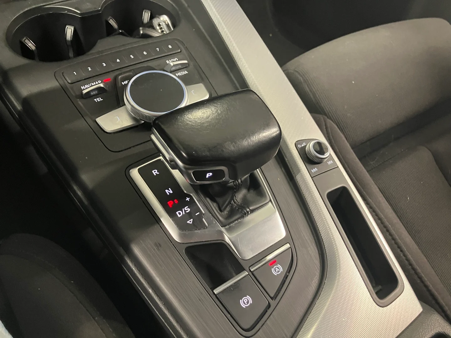 Car Image - 3S7pg8O54E4zbFYU5H878F