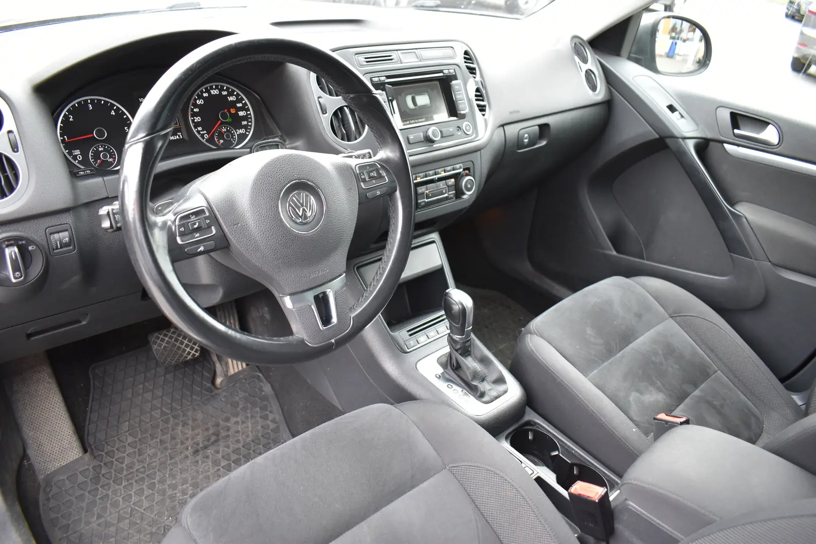 Car Image - 6dEBqlYm3AA0UwGsrPQF77