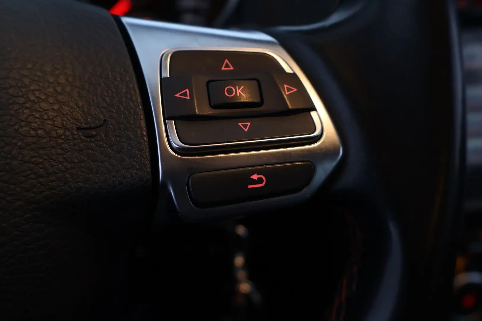 Car Image - 39RWFtxfqNGxVJLRYmLmDo
