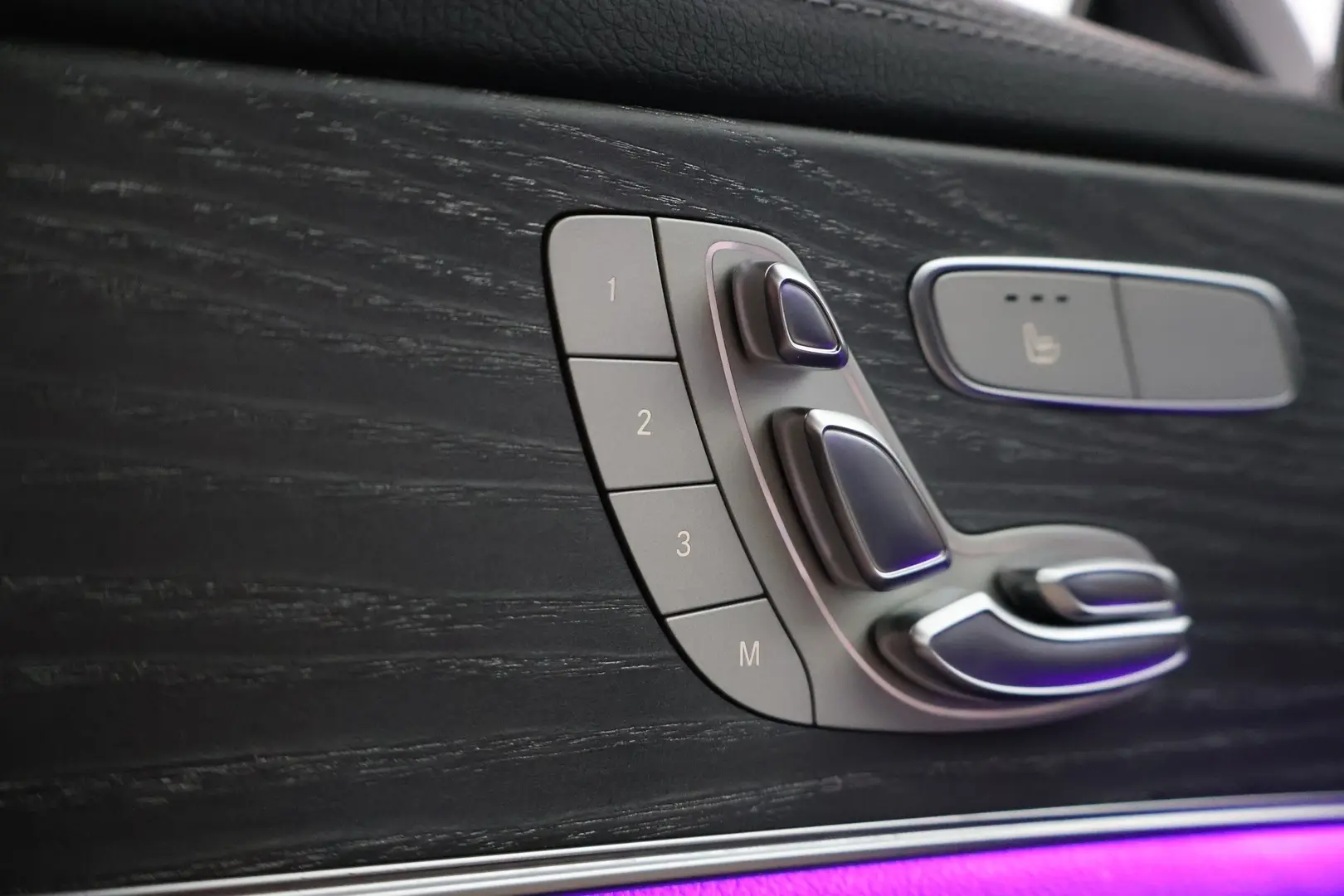 Car Image - 5H331shrfcWo0ze9Ng9SiW