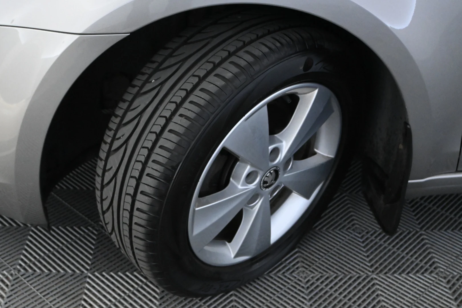 Car Image - 3Q2KXkfXqnCeqRr84cfWfC